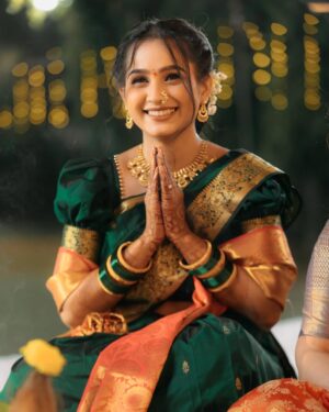 Divya Pugaonkar Instagram - ✨💍♥️🥰
#FromFacebookToPheras ✨

Pictures by @stillphotography.in 
Jewellery by @pngjewellers 
Makeup by @shalakas_makeup_artistry 
Draping by @shwetapandey_makeup 
Hair by @heena_makeupartist7 
Styled by @shalmalee_t 
Mehendi by @kkanchan_mehendi_ 
Socials, Management & PR- @n.i.d.s_ @wechitramedia 
.
.
#DivyAkshay #FromFacebookToPheras #DivyaAkshay #Engagement