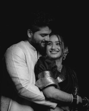 Divya Pugaonkar Instagram - ✨💍♥️🥰
#FromFacebookToPheras ✨

Pictures by @stillphotography.in 
Jewellery by @pngjewellers 
Makeup by @shalakas_makeup_artistry 
Draping by @shwetapandey_makeup 
Hair by @heena_makeupartist7 
Styled by @shalmalee_t 
Mehendi by @kkanchan_mehendi_ 
Socials, Management & PR- @n.i.d.s_ @wechitramedia 
.
.
#DivyAkshay #FromFacebookToPheras #DivyaAkshay #Engagement