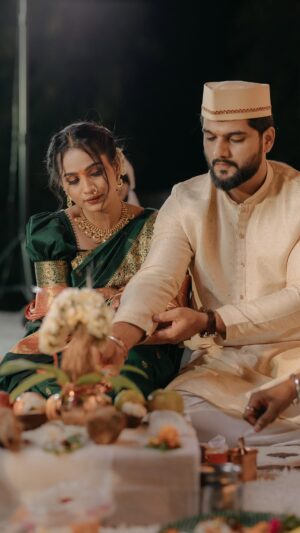 Divya Pugaonkar Instagram - चाहुल… प्रेमाची..❤️
#FromFacebookToPheras ✨

Captured by @stillphotography.in 
Jewellery by @pngjewellers 
Makeup by @shalakas_makeup_artistry 
Draping by @shwetapandey_makeup 
Hair by @heena_makeupartist7 
Styled by @shalmalee_t 
Mehendi by @kkanchan_mehendi_ 
Socials, Management & PR- @n.i.d.s_ @wechitramedia 
.
.
#DivyAkshay #FromFacebookToPheras #DivyaAkshay #Engagement