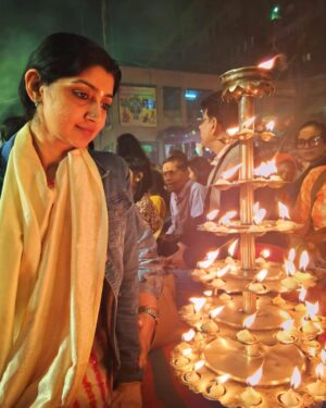 Divyaa Unni Instagram - Basking in the spiritual glow of Ganga Arathi #gangaarati 

#GangaAarti
#Varanasi
#GangesRiver
#SpiritualIndia
#HinduRituals
#GangaGhat
#AartiCeremony
#IndianCulture
#SpiritualBliss
#Devotional
#RiverGanges
#VaranasiVibes
#GangaMahal
#SpiritualJourney