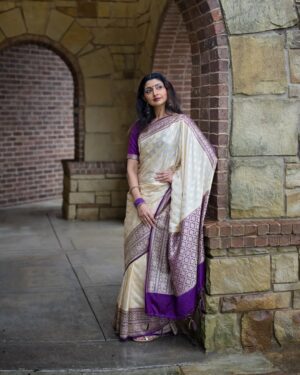 Divyaa Unni Instagram - White and purple elegance 🤍💜
Wearing a beautiful saree by @the.luxethreads 
PC: @vvaranasiphotography