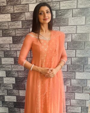 Divyaa Unni Instagram - Outfit @alankaraboutique 
Styling @vasudevan.arun
