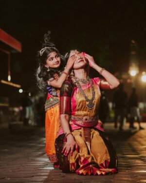 Divyaa Unni Instagram - Guruvayur diaries: Reliving the Yashoda-Krishna moments

PC: @nibin.kc