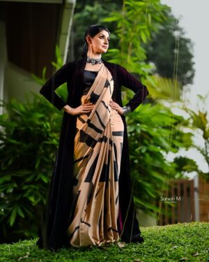 Divyaa Unni Instagram - Redefining saree goals…. 

Dop: @saneshphotography 

 Edit:  @shibu.bokehpix 

In frame: @divyaaunni 
Make up: @ajayanmakeupartist
Stylist: @stylist_jishaprasad 
Costume: @allonawallkochi 
Designer: @anitha_allonawall 
Location: Dr Aby Lukose’s Residence, Irimpanam