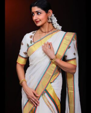 Divyaa Unni Instagram - Absolutely in love with this exquisite handloom set mundu featuring a stunning red and green kara and kasavu combo. Each thread is woven with meticulous care, showcasing the artistry and dedication that goes into every piece. 

This unique weave is a beautiful representation of the rich heritage of Balaramapuram, where traditional handloom craftsmanship thrives. Zaitra-Couture takes immense pride in bringing these artisanal creations to life and customizes each collection with passion.

I feel incredibly honored to wear and represent such a timeless work of art. Stay tuned for more glimpses of new gorgeous collections! 💚❤️ 

PC: @anoopupaasana 
Saree : @zaitra_couture 
Blouse design: @vasudevan.arun 

#zaitra_couture #zaitraweaves #handloomheritage #setmundu #setsaree #purehandloom #artisan #keralasaree #handloomcollection