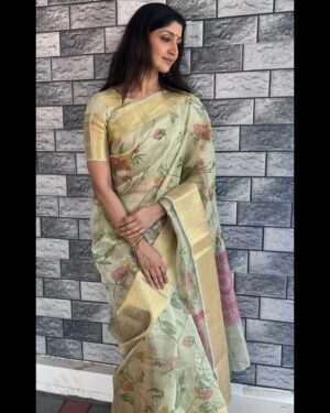 Divyaa Unni Instagram - “Wearing a beautiful saree by @threads_2_yards 
Thank you for this stunning piece!

Introducing ‘Kayalvizhi’ from the Premium Crush Tissue Kalamkari Collection!

Soft, premium kalamkari digital print on crush tissue saree
Exclusive, rich pallu and blouse in crush tissue pattern
Unique, one-of-a-kind piece!

#Kayalvizhi #Kalamkari #CrushTissue #SareeLove #Handloom #IndianFashion #UniquePiece #PremiumCollection #threads2yards ”