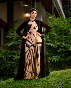 Divyaa Unni Instagram - Redefining saree goals…. 

Dop: @saneshphotography 

 Edit:  @shibu.bokehpix 

In frame: @divyaaunni 
Make up: @ajayanmakeupartist
Stylist: @stylist_jishaprasad 
Costume: @allonawallkochi 
Designer: @anitha_allonawall 
Location: Dr Aby Lukose’s Residence, Irimpanam
