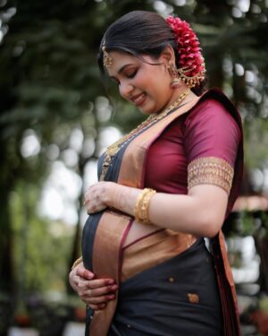 Diya Krishna Instagram - Day 2 🧿❤️
Shot by @_mathews_photography @_stories_by_mathews__ 
Jewellery from @regaljewellers_in @atelierbyregal 
MUA @brahma_hairandmakeup 
Drapist @drapist_daira 
Event planners @grandoystereventplanners