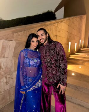 Dolly Singh Instagram - Dilli main shaadi season aur maut ke season ka saath main lutf uthate hue😂 
So much fun at chota bhai @mayankpandey_3 and @shubhangiverma1196 wedding, such sweethearts both of them and so in love! 🧿😭 
@komalpandeyofficial @siddharth93batra being the most beautiful, perfect hosts 🤩
I wore @aisharaoofficial felt like  Jasmine 😍with my honorary bengali babu @manuchaturvedi 😂 
Makeup and hair by my baby @makeupbybinachauhan 🤌🏽
Thank you @quirkbrandconsulting 🩷
