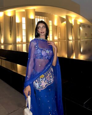 Dolly Singh Instagram - Dilli main shaadi season aur maut ke season ka saath main lutf uthate hue😂 
So much fun at chota bhai @mayankpandey_3 and @shubhangiverma1196 wedding, such sweethearts both of them and so in love! 🧿😭 
@komalpandeyofficial @siddharth93batra being the most beautiful, perfect hosts 🤩
I wore @aisharaoofficial felt like  Jasmine 😍with my honorary bengali babu @manuchaturvedi 😂 
Makeup and hair by my baby @makeupbybinachauhan 🤌🏽
Thank you @quirkbrandconsulting 🩷