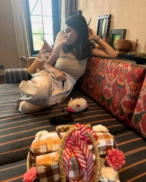 Dolly Singh Instagram - Celebrated this birthday with some of my favourite people on this planet evaaaa! Honestly Im so grateful to have them in my life and feel so loved, my heart aches! 😭😭 

Missed you so much @siddharth93batra 🤧

Had some amazing time at Tijara Fort Palace @neemrana.hotels 🩷 (not a collab)