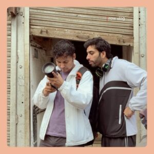 Dolly Singh Instagram - Sasural Genda Phool 🌼 
Starring - @dollysingh and @shivank_panwanda 
Direction , Shot and Edited by - @camerawalebhaiya 
.
Big Thanks to @joeysmovie and @anshulpathak_ for capturing these BTS so Beautifully 🌸🌸
Great work Guys .. ✨