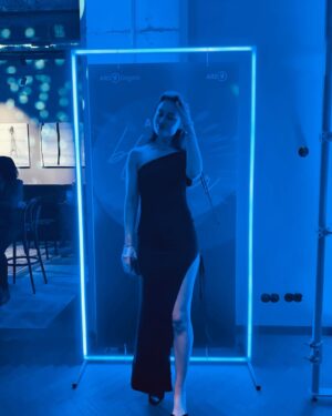 Dominique Devenport Instagram - Berlinale 2025

thank you to the lovely @charlotte.gindreau for the outfit!

Jewellery @pomellato 
Dress @ioannes.eu 
Shoes @jimmychoo 

#berlinale2025 #ardbluehour