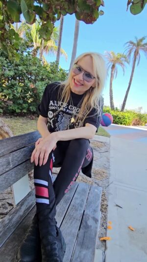 Doro Pesch Instagram - Hello from sunny Florida! Here I talk about the pre-production / demo recordings from the "Hellbound" era I just posted on my Patreon. There's more of that super rare unreleased stuff coming soon. Join my Patreon to be a part of that very special and exclusive fan community.
And check out my new friend in the video. A bit shy, but supercute!
🤘💪❤️🙏
#Love, #Doro
-
-
-
-
-
-
#doropesch #conqueress #allweare #warlock #allformetal #triumphandagony #dorofürimmer #metal #heavymetal #rock #metalhead #metalqueen #queenofmetal #fürimmer #doro40 #metalheads #rocknroll #hairmetal #blondeshavemorefun #vegan #soberlife #monstersofrock #monstersofrockradio @alicecooper @alicecoopersolidrock #alicecooper