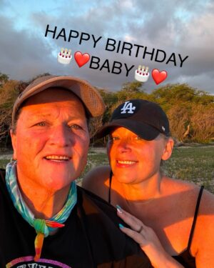 Dot-Marie Jones Instagram - HAPPY BIRTHDAY BRIDGETT!!!❤️🎂@bridgettcjones I’M SO LUCKY I GET TO CELEBRATE YOU TODAY AND EVERYDAY!❤️❤️❤️🎂I LOVE YOU SO MUCH!! LETS EAT CAKE!🎂 ❤️🤭🎂🥰🥰🥰🥰