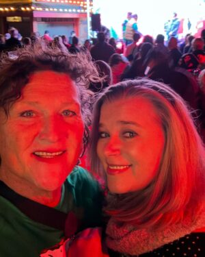 Dot-Marie Jones Instagram - HAPPY BIRTHDAY BRIDGETT!!!❤️🎂@bridgettcjones I’M SO LUCKY I GET TO CELEBRATE YOU TODAY AND EVERYDAY!❤️❤️❤️🎂I LOVE YOU SO MUCH!! LETS EAT CAKE!🎂 ❤️🤭🎂🥰🥰🥰🥰