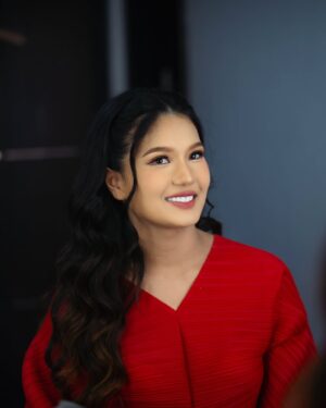 Duma Riris Silalahi Instagram - Berat ku dulu.. tak begini..
Kini semua tak muat lagi...
Kubesar.. tambah besar.. 
#sambilnyanyi #yangtauaja

Happy weekend all..