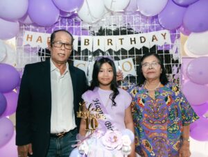 Duma Riris Silalahi Instagram - My first born.. Cleo is turning 10.. gak kerasa masuk dua digit umurnya ya nak.. sehat, happy, diberkati, dan jadi berkat buat banyak orang ya nak.. 

Kali ini maunya main di trampolin aja.. jadi tiup lilin, langsung main ama teman2 sekolahnya. Sampai fotopun gak lengkap sama yang ultah karna udah gak sabar mau main aja.. maafkan yg belum sempat foto ya buat keluarga, moms dan teman2.. keburu kepanasan anak2nya.. heheh
