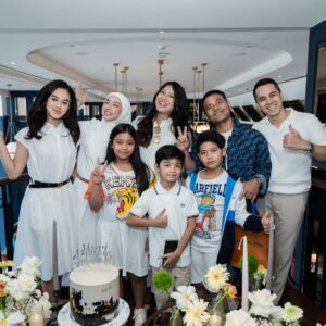 Duma Riris Silalahi Instagram - GIVEAWAY x Judika 

Memang menikmati kebersamaan dengan orang-orang tercinta di @langham_jakarta memiliki seribu keindahan untuk diceritakan! Banyak yang rekomendasi untuk stay dan aku ambil keputusan terbaik untuk merayakan momen spesial di tempat keren ini!

Nah, aku dan The Langham,Jakarta ingin berbagi kebahagiaan ini bersama kalian!

Ikuti giveaway untuk memenangkan STAYCATION 1 MALAM di @langham_jakarta untuk satu orang pemenang yang beruntung! Caranya gampang banget:

1.⁠ ⁠Wajib follow @langham_jakarta, @jud1ka & @duma_riris 
2.⁠ ⁠Like post ini
3.⁠ ⁠Isi di kolom Comment “Happy Birthday Judika & The Langham, Jakarta” dan tag 2 orang temanmu
4.⁠ ⁠Share post ini ke IG story kamu

Pemenang Giveaway akan diumumkan pada tanggal 10 September 2024 ✨

#TheLanghamWay #thelanghamjakarta #TheLanghamJakartaTurns3