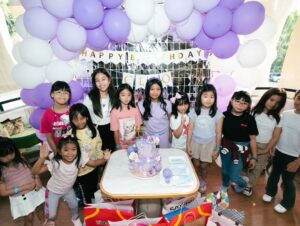 Duma Riris Silalahi Instagram - My first born.. Cleo is turning 10.. gak kerasa masuk dua digit umurnya ya nak.. sehat, happy, diberkati, dan jadi berkat buat banyak orang ya nak.. 

Kali ini maunya main di trampolin aja.. jadi tiup lilin, langsung main ama teman2 sekolahnya. Sampai fotopun gak lengkap sama yang ultah karna udah gak sabar mau main aja.. maafkan yg belum sempat foto ya buat keluarga, moms dan teman2.. keburu kepanasan anak2nya.. heheh
