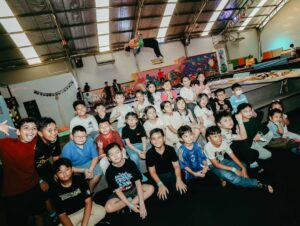 Duma Riris Silalahi Instagram - My first born.. Cleo is turning 10.. gak kerasa masuk dua digit umurnya ya nak.. sehat, happy, diberkati, dan jadi berkat buat banyak orang ya nak.. 

Kali ini maunya main di trampolin aja.. jadi tiup lilin, langsung main ama teman2 sekolahnya. Sampai fotopun gak lengkap sama yang ultah karna udah gak sabar mau main aja.. maafkan yg belum sempat foto ya buat keluarga, moms dan teman2.. keburu kepanasan anak2nya.. heheh