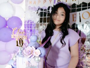 Duma Riris Silalahi Instagram - My first born.. Cleo is turning 10.. gak kerasa masuk dua digit umurnya ya nak.. sehat, happy, diberkati, dan jadi berkat buat banyak orang ya nak.. 

Kali ini maunya main di trampolin aja.. jadi tiup lilin, langsung main ama teman2 sekolahnya. Sampai fotopun gak lengkap sama yang ultah karna udah gak sabar mau main aja.. maafkan yg belum sempat foto ya buat keluarga, moms dan teman2.. keburu kepanasan anak2nya.. heheh