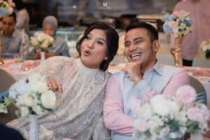 Duma Riris Silalahi Instagram - Ekspresi bantuin jawab Quiz biar teman kita dapat hadiah.. haahahaha... you know who you are.. :)