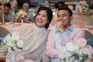 Duma Riris Silalahi Instagram - Ekspresi bantuin jawab Quiz biar teman kita dapat hadiah.. haahahaha... you know who you are.. :)