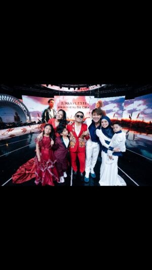 Duma Riris Silalahi Instagram - Keseruan launching #BukanKarenaTakCinta dangdut version di @indosiar kerennnn.. konsep dan treatmentnya bagus banget.. dengerin terus lagu BKTC di platform musik kesayangan kalian yaaa..