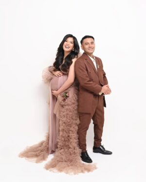 Duma Riris Silalahi Instagram - Happy weekend all.. selamat bermalam minggu.. sambil kita liatin yah.. siapa yg lagi dingin kayak foto kita pertama, siapa yg lagi hangat, ketawa2 kayak foto kita yg kedua...
