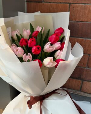 Eisaya Hosuwan Instagram - Happy Valentine’s day นะคะ🌷✨