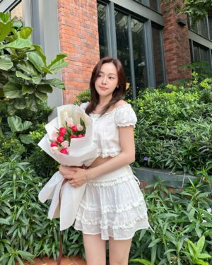 Eisaya Hosuwan Instagram - Happy Valentine’s day นะคะ🌷✨