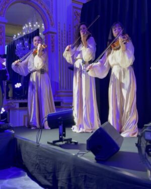 Elena Faliez Instagram - Picture 9, quand elle te regarde comme ça t’as tout gagné… 😏

Jeudi 06 mars nous avons assisté à la mise à l’honneur des femmes par @le.grand.diner pour la remise des trophées Madame. 

Une fabuleuse soirée pour célébrer ces femmes qui rappellent chaque jour que tout est possible, et nous donne envie de nous dépasser. 

Un grand bravo à toutes les lauréates, et particulièrement à @mayane_sarah_ pour son trophée Madame pour la catégorie cinéma 🎬👏🏼

Merci ma @evegillesoff de m’avoir conviée à tes côtés ❤️ 

👗 Outfit Elena by @christopheguillarme 
@whisperingagency 

#legranddiner #tropheesmadame #journeedelafemme #trophee #hotelpeninsula #outfit #classy #celebratewomen #8mars #evegilles #missfrance2024