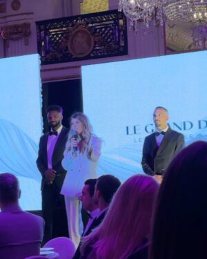 Elena Faliez Instagram - Picture 9, quand elle te regarde comme ça t’as tout gagné… 😏

Jeudi 06 mars nous avons assisté à la mise à l’honneur des femmes par @le.grand.diner pour la remise des trophées Madame. 

Une fabuleuse soirée pour célébrer ces femmes qui rappellent chaque jour que tout est possible, et nous donne envie de nous dépasser. 

Un grand bravo à toutes les lauréates, et particulièrement à @mayane_sarah_ pour son trophée Madame pour la catégorie cinéma 🎬👏🏼

Merci ma @evegillesoff de m’avoir conviée à tes côtés ❤️ 

👗 Outfit Elena by @christopheguillarme 
@whisperingagency 

#legranddiner #tropheesmadame #journeedelafemme #trophee #hotelpeninsula #outfit #classy #celebratewomen #8mars #evegilles #missfrance2024