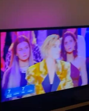 Elena Faliez Instagram - Hier c’était #dals 🪩
Nous sommes venues encourager notre belle et talentueuse @evegillesoff qui est déjà troisième du classement, à 2 points seulement de la première place malgré son entorse 😏💃