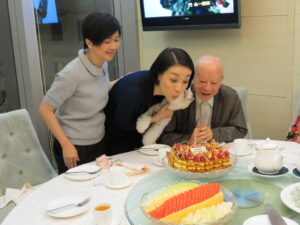 Elena Kong Mei-Yee Instagram - 永遠懷念
你的笑臉
你的笑話
你的幽默
同你一齊慶祝生日

冬叔，

願你離苦得樂，往生淨土！

南無地藏王菩薩
南無地藏王菩薩
南無地藏王菩薩