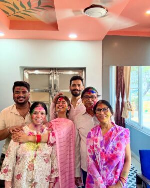 Elina Samantray Instagram - Our First & the Best Holi Celebration with Family🌸🌼🌻🌹🌷🌺

Anurag🖤Elina

@theanurag_monologue 
@reet_samantaray__ @anuradha_samantaray @jyoti_ranjan_samantaray @arati.mishra1
