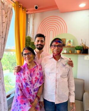 Elina Samantray Instagram - Our First & the Best Holi Celebration with Family🌸🌼🌻🌹🌷🌺

Anurag🖤Elina

@theanurag_monologue 
@reet_samantaray__ @anuradha_samantaray @jyoti_ranjan_samantaray @arati.mishra1