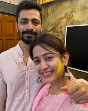 Elina Samantray Instagram - Our First & the Best Holi Celebration with Family🌸🌼🌻🌹🌷🌺

Anurag🖤Elina

@theanurag_monologue 
@reet_samantaray__ @anuradha_samantaray @jyoti_ranjan_samantaray @arati.mishra1