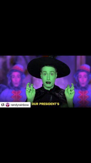 Elisa Donovan Instagram - @randyrainbow you are a National Treasure. 👏 Please go to Randy’s page to watch this gem of genius in its entirety  #repost #wicked #democracy