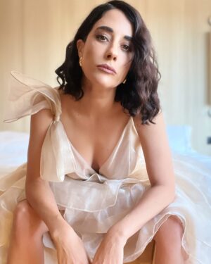 Elisa Zulueta Instagram - Día 1 @festivalmalaga 

Maquillaje: @valentina.rojasmua para @okwu_chile

Stylist: @doloresgazitua 

VESTIDO HERMOSO PRECIOSO de @javierajordan @javierajordancollections @rentjavierajordan