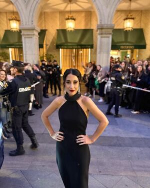 Elisa Zulueta Instagram - Premios Goya 2025 / goce, cine y alhamabra 

Stylist: @joseherrerastylist 🔥🔥🔥 Maquillaje & Pelo: @valentina.rojasmua  Vestido: @isabelsanchiscostura  Zapatos: @martinellishoes  Joyas: @swarovski  Cartera: @ylianayepez  Gracias @imc_management por cada momento 
@netflixlat @fabula_prod @academiadecine