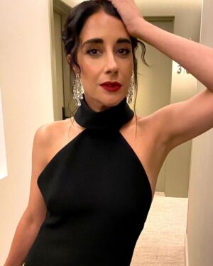 Elisa Zulueta Instagram - Premios Goya 2025 / goce, cine y alhamabra 

Stylist: @joseherrerastylist 🔥🔥🔥 Maquillaje & Pelo: @valentina.rojasmua  Vestido: @isabelsanchiscostura  Zapatos: @martinellishoes  Joyas: @swarovski  Cartera: @ylianayepez  Gracias @imc_management por cada momento 
@netflixlat @fabula_prod @academiadecine
