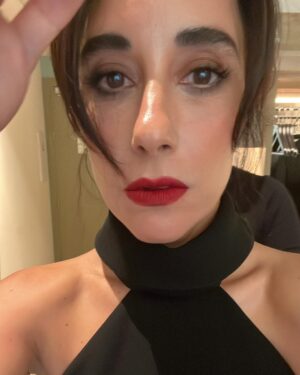 Elisa Zulueta Instagram - Premios Goya 2025 / goce, cine y alhamabra 

Stylist: @joseherrerastylist 🔥🔥🔥 Maquillaje & Pelo: @valentina.rojasmua  Vestido: @isabelsanchiscostura  Zapatos: @martinellishoes  Joyas: @swarovski  Cartera: @ylianayepez  Gracias @imc_management por cada momento 
@netflixlat @fabula_prod @academiadecine