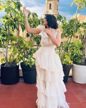Elisa Zulueta Instagram - Día 1 @festivalmalaga 

Maquillaje: @valentina.rojasmua para @okwu_chile

Stylist: @doloresgazitua 

VESTIDO HERMOSO PRECIOSO de @javierajordan @javierajordancollections @rentjavierajordan