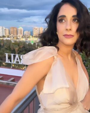 Elisa Zulueta Instagram - Día 1 @festivalmalaga 

Maquillaje: @valentina.rojasmua para @okwu_chile

Stylist: @doloresgazitua 

VESTIDO HERMOSO PRECIOSO de @javierajordan @javierajordancollections @rentjavierajordan