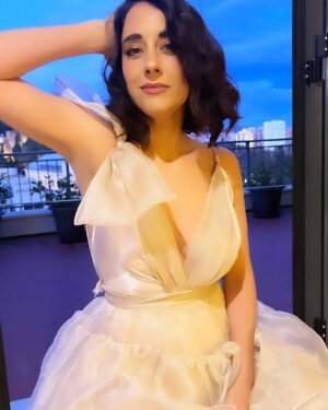Elisa Zulueta Instagram - Día 1 @festivalmalaga 

Maquillaje: @valentina.rojasmua para @okwu_chile

Stylist: @doloresgazitua 

VESTIDO HERMOSO PRECIOSO de @javierajordan @javierajordancollections @rentjavierajordan