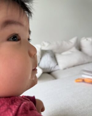 Elva Ni Chen-Xi Instagram - Happy 8 months baby Nigel! 🍎
My forever yummy baby 🤣
#哥哥們都好愛他
#肥包子