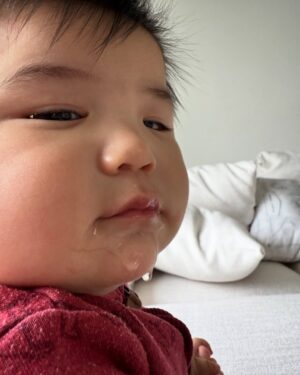 Elva Ni Chen-Xi Instagram - Happy 8 months baby Nigel! 🍎
My forever yummy baby 🤣
#哥哥們都好愛他
#肥包子