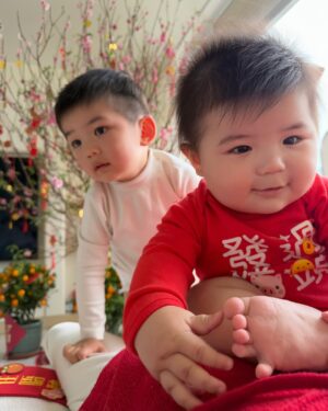 Elva Ni Chen-Xi Instagram - Happy 8 months baby Nigel! 🍎
My forever yummy baby 🤣
#哥哥們都好愛他
#肥包子